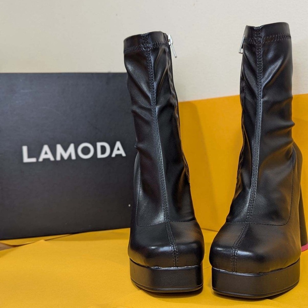 Brand new La Moda boots